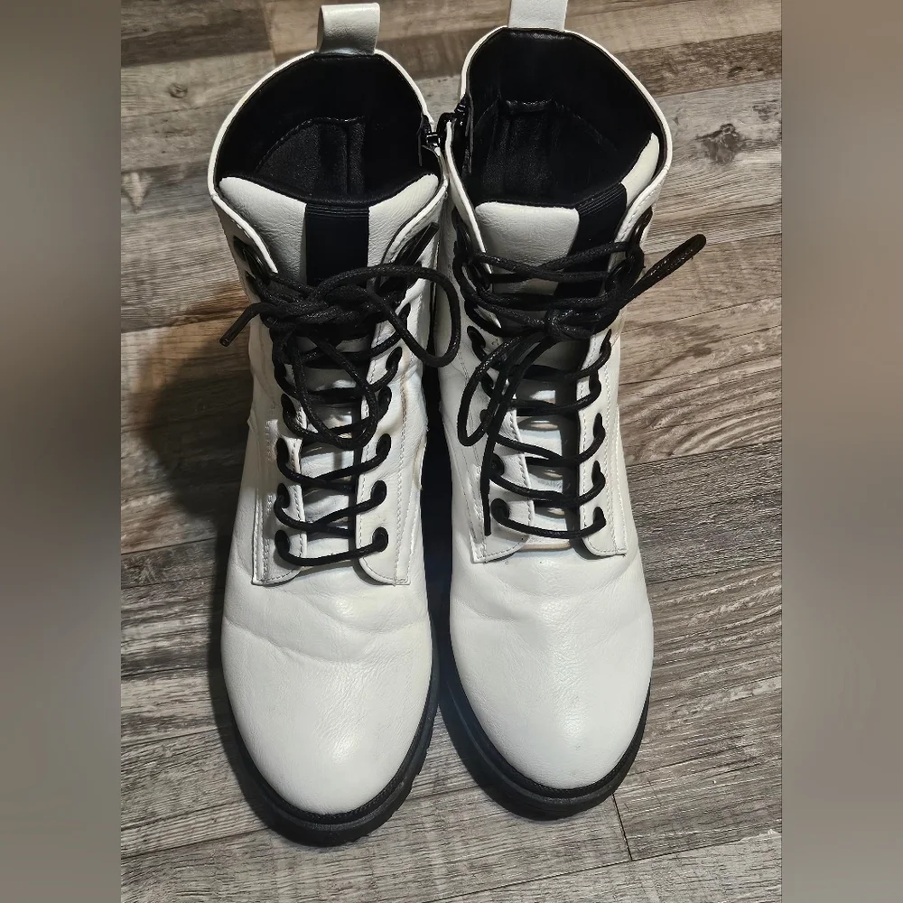 ❤️💜Mia Pennelopie White Combat Plataform Boots‎ Sz 6.5 Women’s.❤️💜